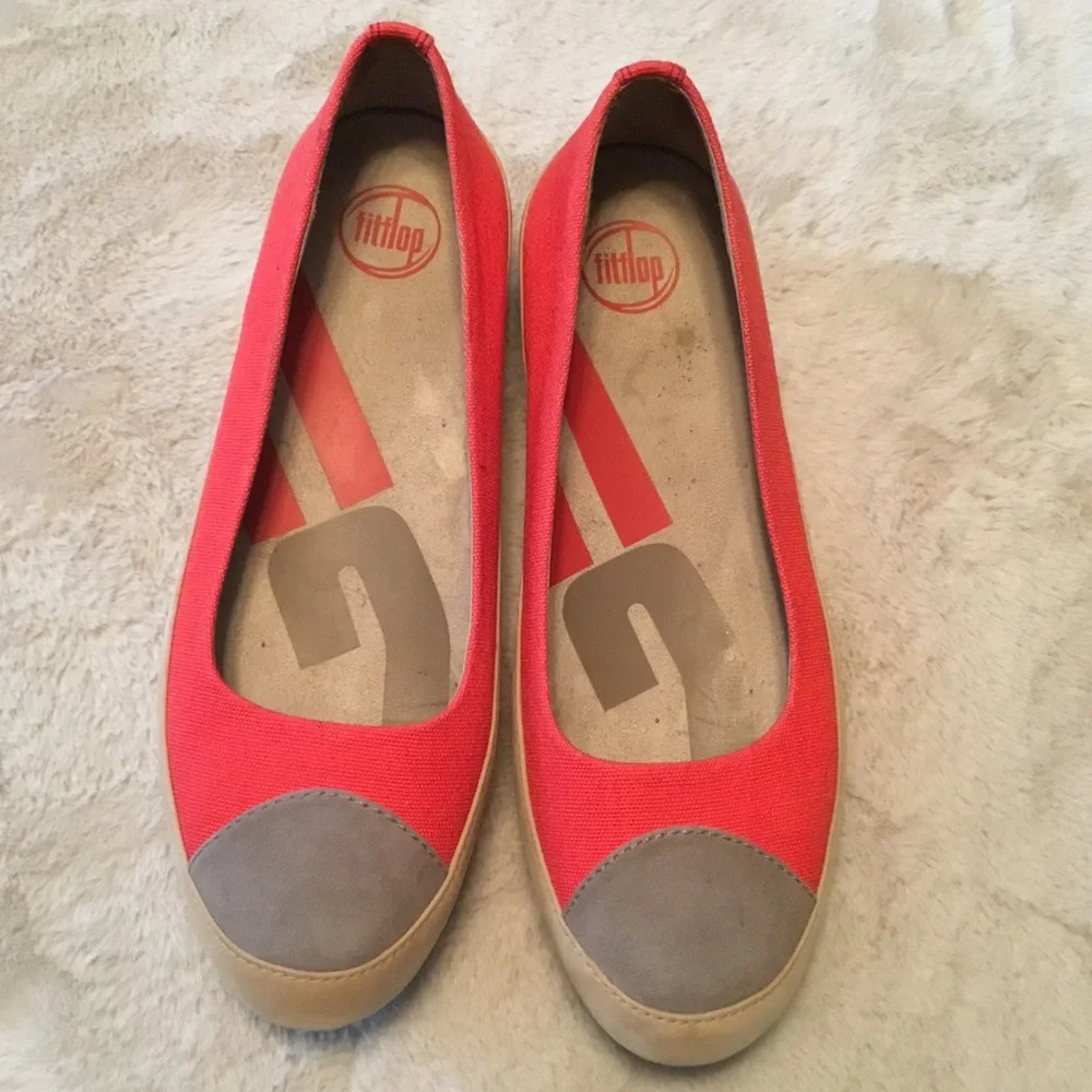 Fitflop Red & Gray Two-Tone Slip-On Shoes - EU42/US11